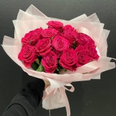 Букет из 15 насыщенно розовых роз Шангри-Ла в оформлинии