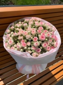 Букет из кустовой розовой розы