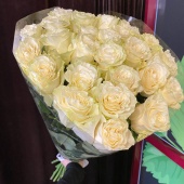 25 Импортных белых роз в прозрачной пленке Mondial