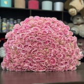 Букет гигант из 151 нежно розовой розы Пинк Аваланш