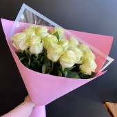 15 Импортных белых роз в оформлении Mondial