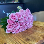 Букет из 29 нежно розовых роз Пинк Аваланш