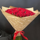 Букет из 101 красной розы в крафт оформлении Ред Игл