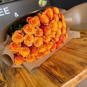 Букет из 37 роз в крафт оформлении Испания