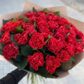 Букет из 45 красных роз в крафт оформлении Эль Торо