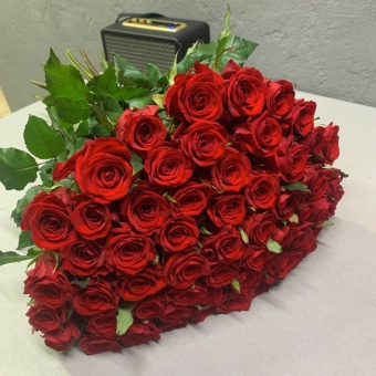 Букет из 59 красных роз Ред Игл