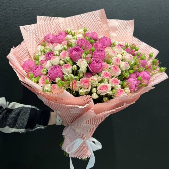 Букет из 17 кустовых роз Кейт Лин и Мисти Бабблз